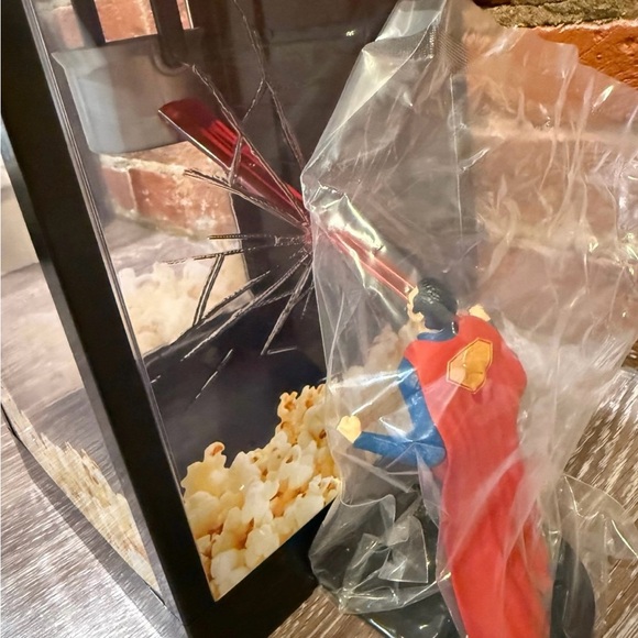 Superman Heat vision exclusive popcorn bucket collectible - Picture 4 of 4